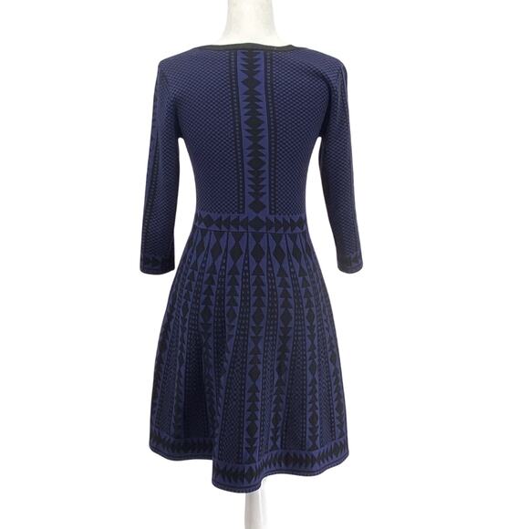 Nina Leonard Blue & Black Form fitting Dress with stretch for the perfect fit❤️ - Picture 4 of 14
